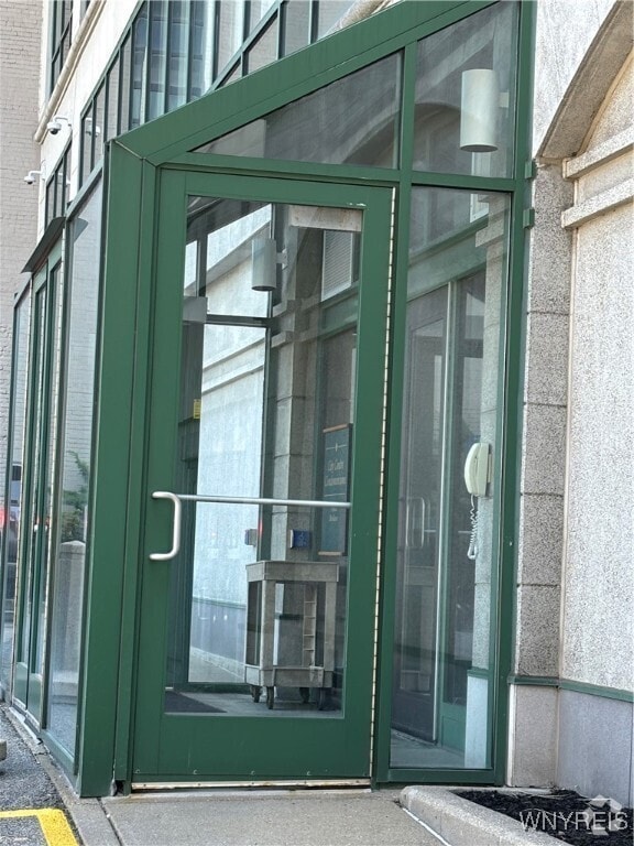 Building Photo - 610 Main St