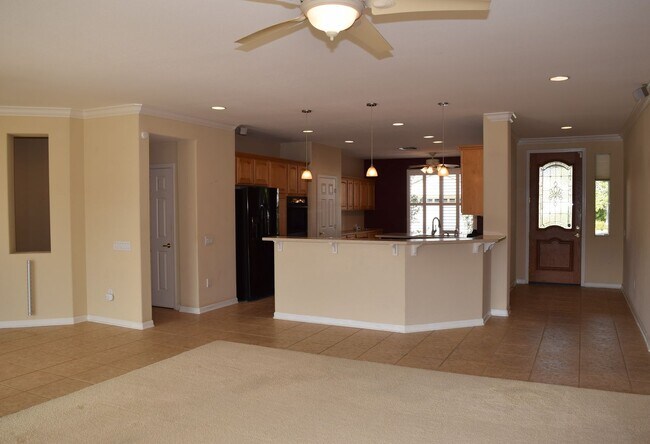 Building Photo - 1825 Starview Ln