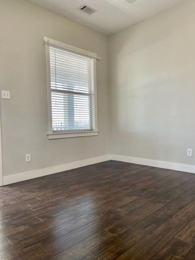 Foto del edificio - 576 N 400 W