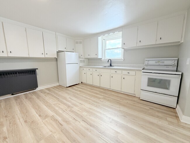 Photo du bâtiment - 1742 Confederation Line