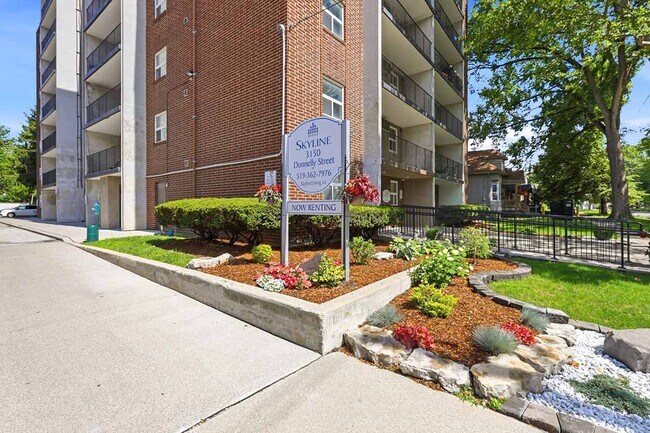 Photo du bâtiment - Bristol Place Apartments