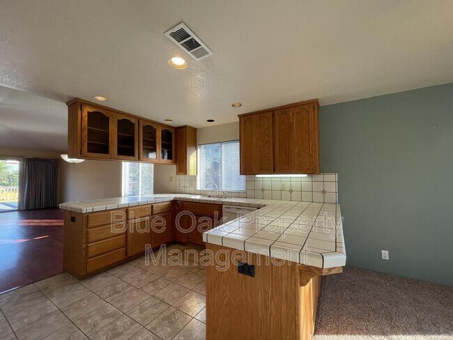 Building Photo - 1375 Banning Park Dr