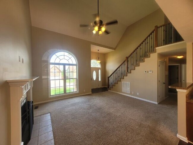 Building Photo - 4 Bedroom 2.5 Bath Home With 2 Bonus Rooms!
