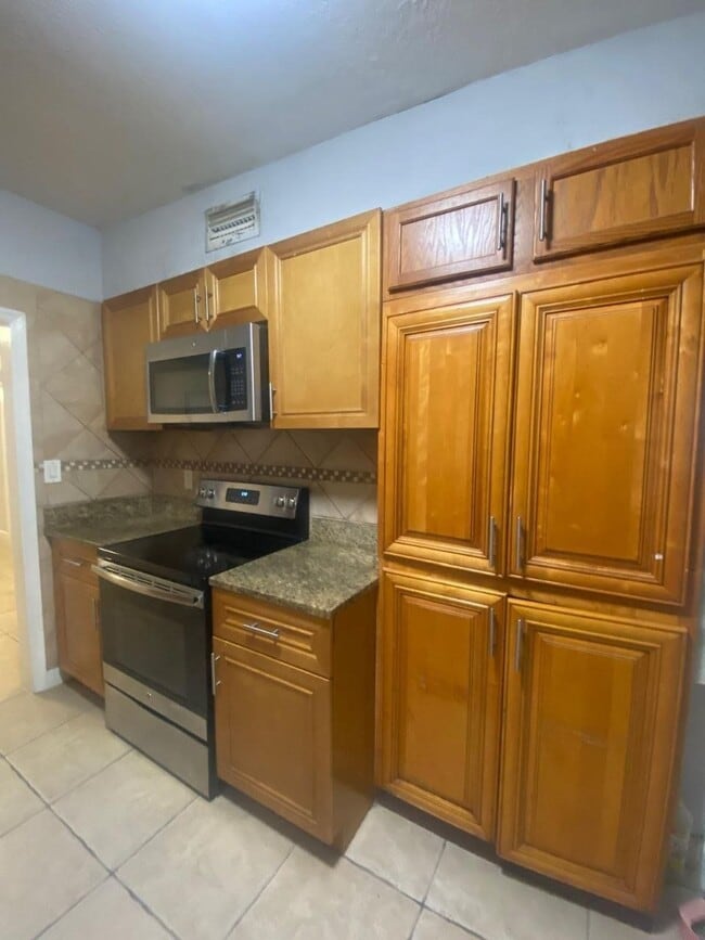 Building Photo - 9 Areca Dr