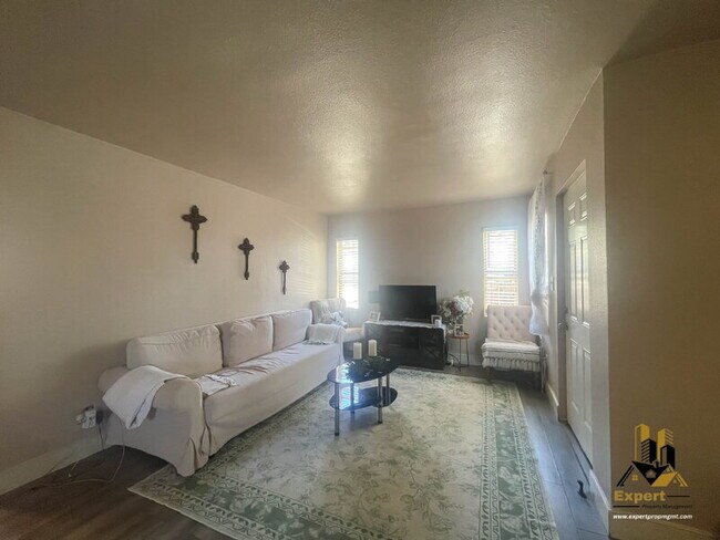 Foto del edificio - 3445 Belden St