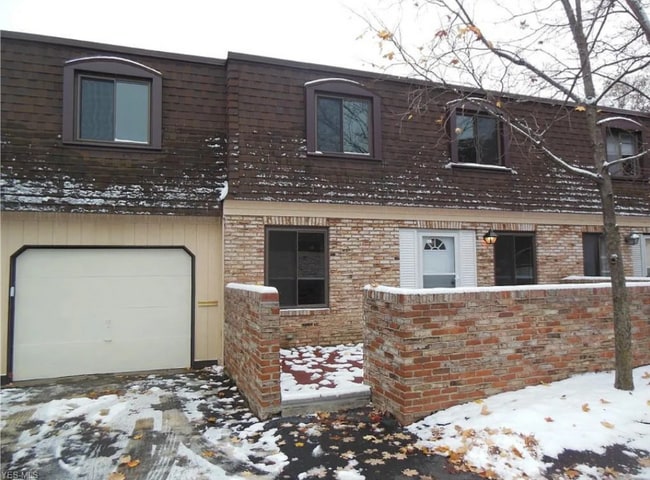 Building Photo - 1651 Mentor Ave