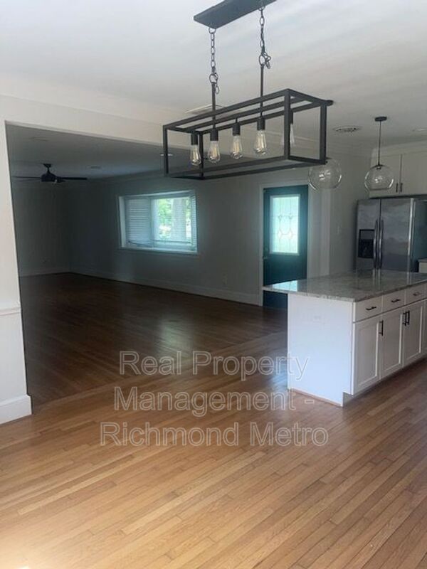 Foto del edificio - 5701 Monument Ave