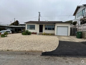Building Photo - 464 Arbutus Ave