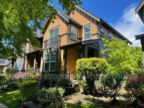 Building Photo - 7119 NE Stonewater St