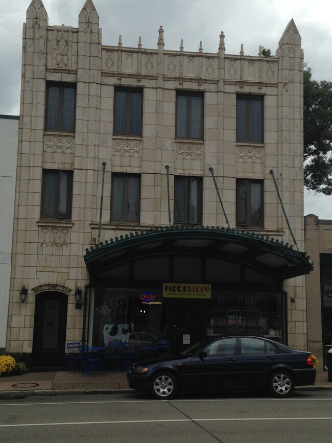 Frente del edificio - 691 Washington Rd