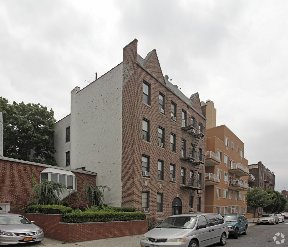 Building Photo - 1563 W 7th St