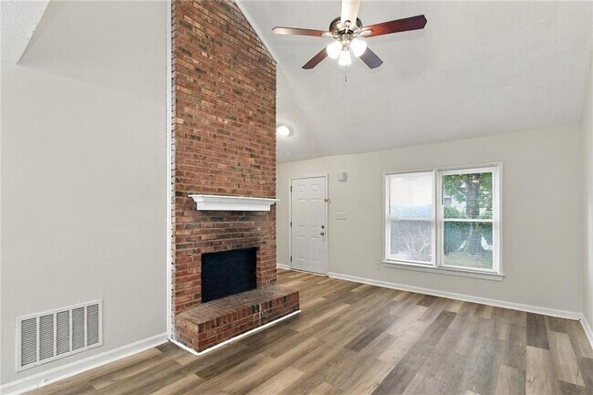 Building Photo - 7980 Woodlake Dr