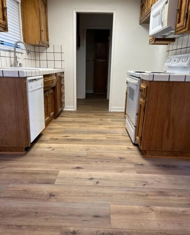 Building Photo - Arroyo Grande Condotownhouse