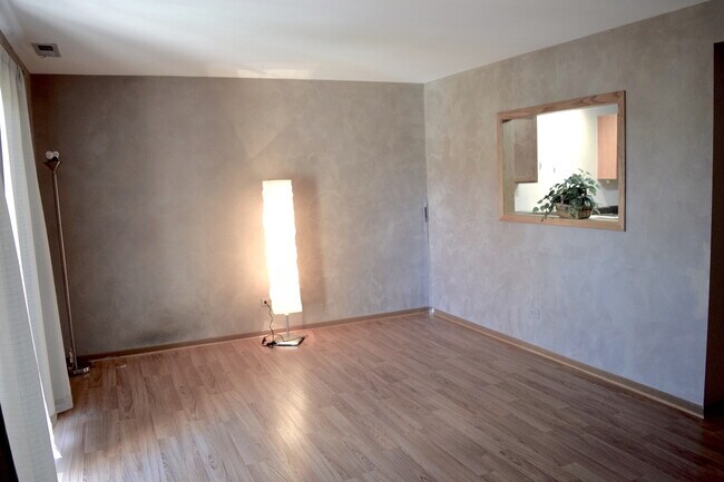 Building Photo - 2258 Abbeywood Dr