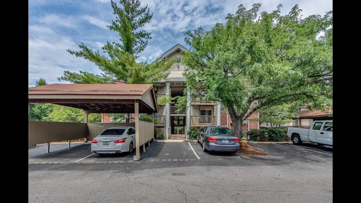 701 Ridgeside Dr Unit J, Ballwin, MO 63021 Condo for Rent in Ballwin