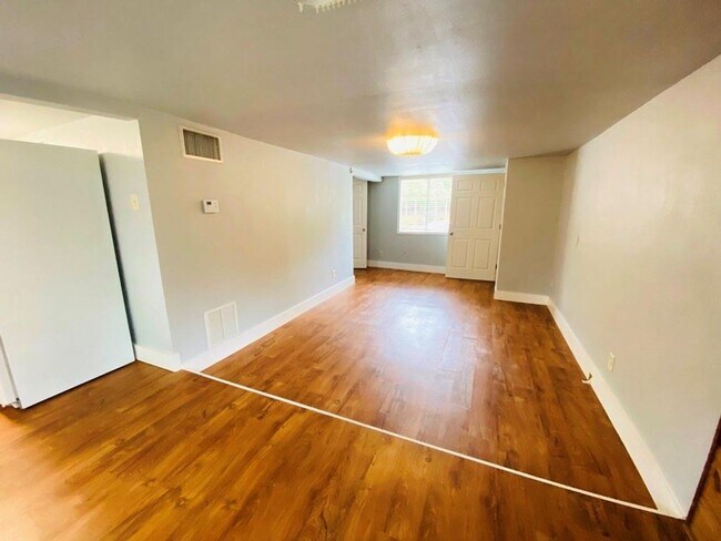 Building Photo - BRACKENRIDGE ST 2102
