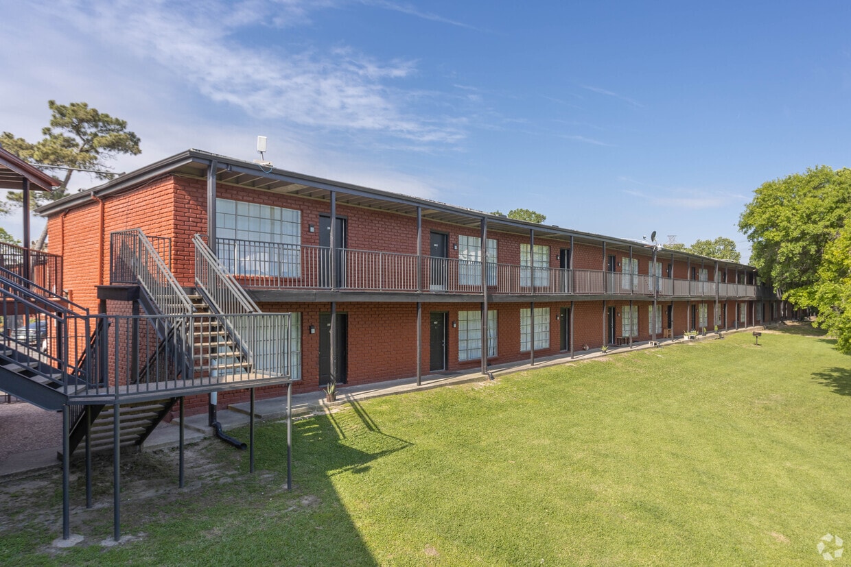 Fair Oaks Apartments