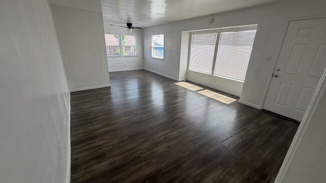 Foto del edificio - Charming Updated Home with Spacious Yard