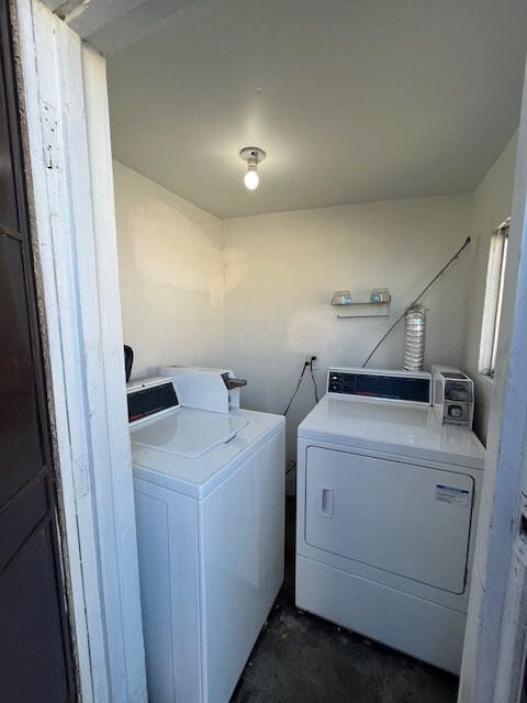 Foto del edificio - 3545-3547 ½ W. 110th St