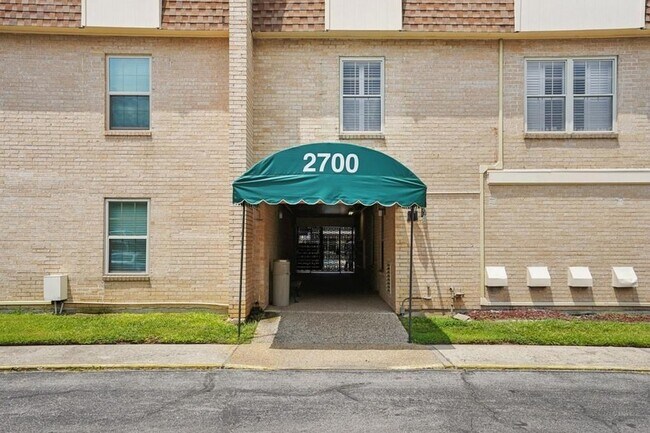 Foto del edificio - 2700 Whitney Pl