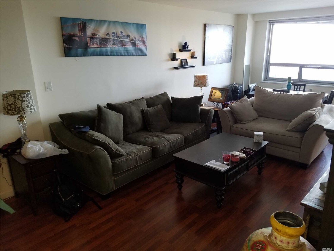 Foto principal - 104-40 Queens Blvd
