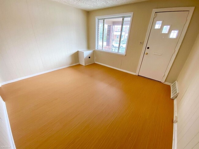 Building Photo - 3 br, 1 bath Townhome - 124 Chestnut St