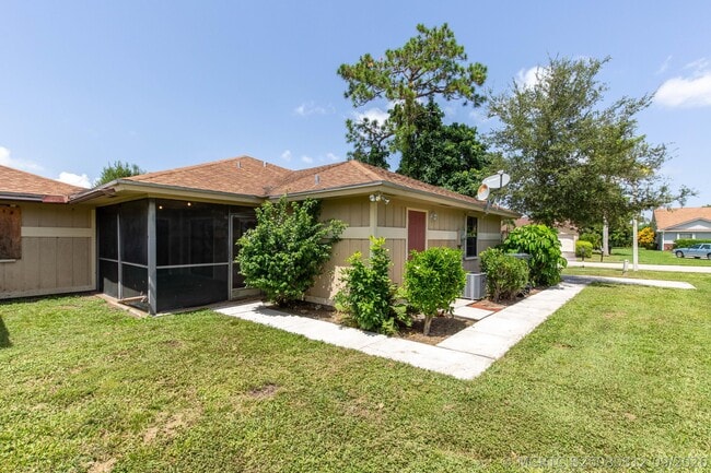 Building Photo - 815 Peppertree Ct