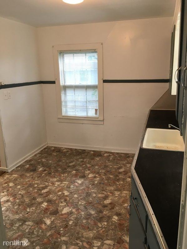 Building Photo - 2 br, 1 bath House - 1111 S Topeka St