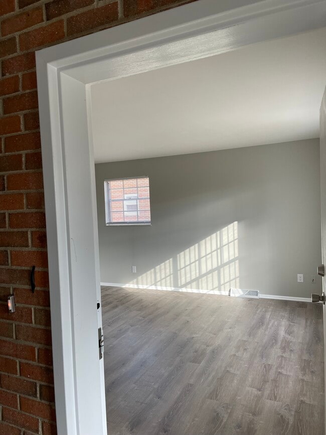 Building Photo - 1152 Dennis Ln