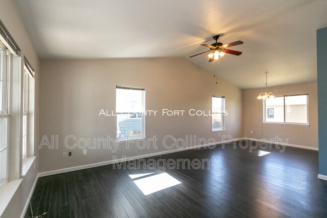 Foto del edificio - 827 Glenwall Dr