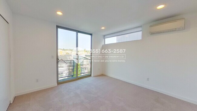 Building Photo - 3638 Courtland Pl S