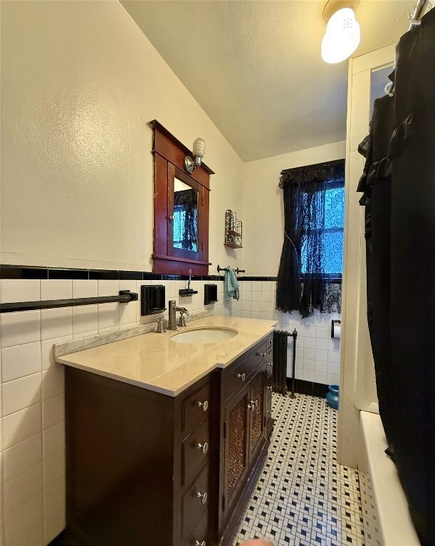 Building Photo - 198 Chapin St