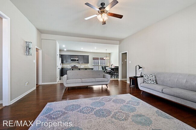 Foto del edificio - 3 br, 2 bath House - 4949 Sweet Birch Drive