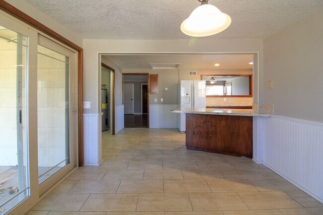 Foto del edificio - 1022 Cedar Ave