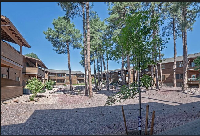 Foto del edificio - Bison Cove Unit E5 Available Now