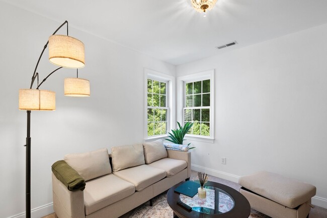 Foto del edificio - 7829 Harps Mill Woods Run