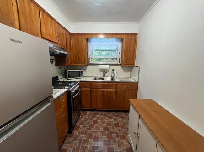 Building Photo - 2 bedroom in SUNNYSIDE NY 11104