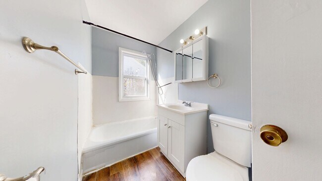 Foto del edificio - Cute Single story ranch with basement, 1 c...