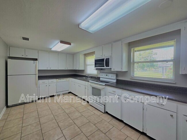Foto del edificio - 7924 N Socrum Loop Rd