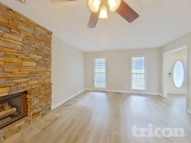 Building Photo - 530 N Oakland Cir
