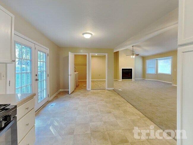 Foto del edificio - 8977 Tweeddale Dr