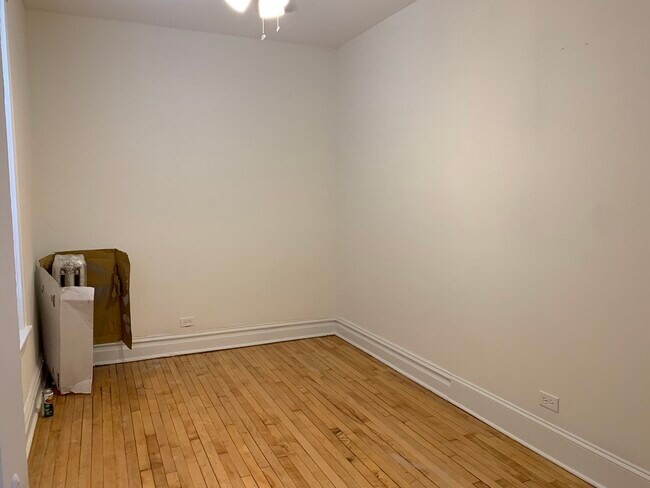 Foto del edificio - 1045 W Barry Ave