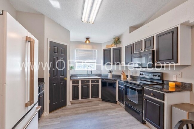 Building Photo - 405 Bobby Dr