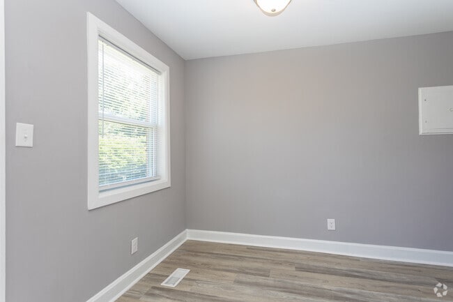 2BR, 1BA - 916SF - Dining Area - Briarcliff Apartments
