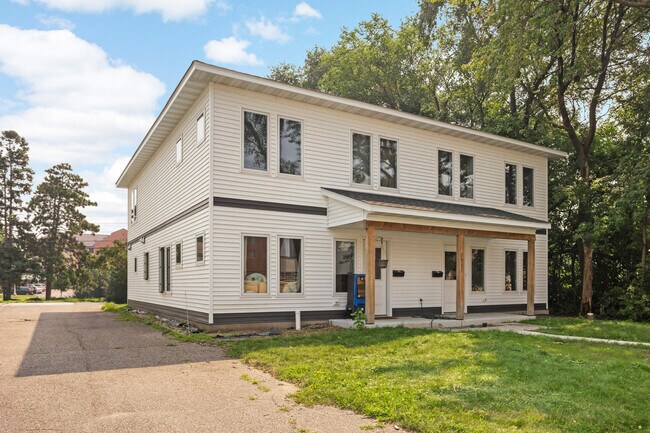 Building Photo - 2927 Marshall St NE