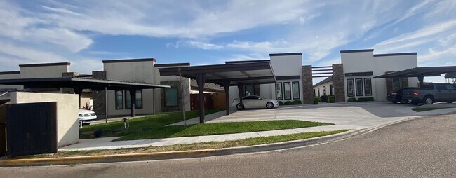 Foto del edificio - 216 Teak Dr