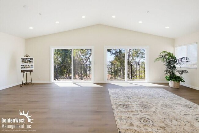 Building Photo - Beautifully Updated 4Bdm 2.5Ba Unfurnished Home with Scenic Views and Modern Finishes!