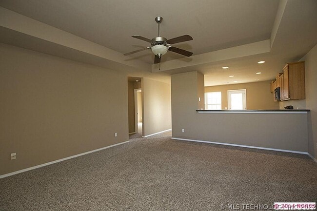 Building Photo - Beautiful 3 Bed 2 Bath Home with New Plank...