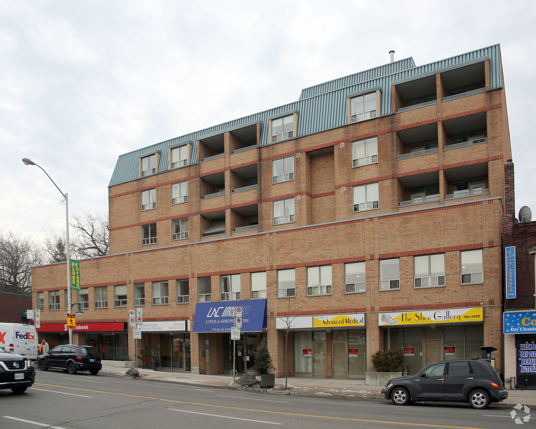 Building Photo - 1709 Bloor St W