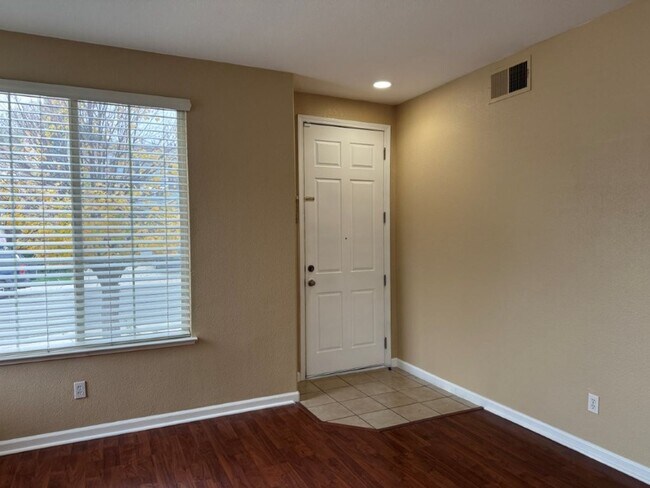 Building Photo - Beautiful 4 Bedroom Home with Solar – North Natomas